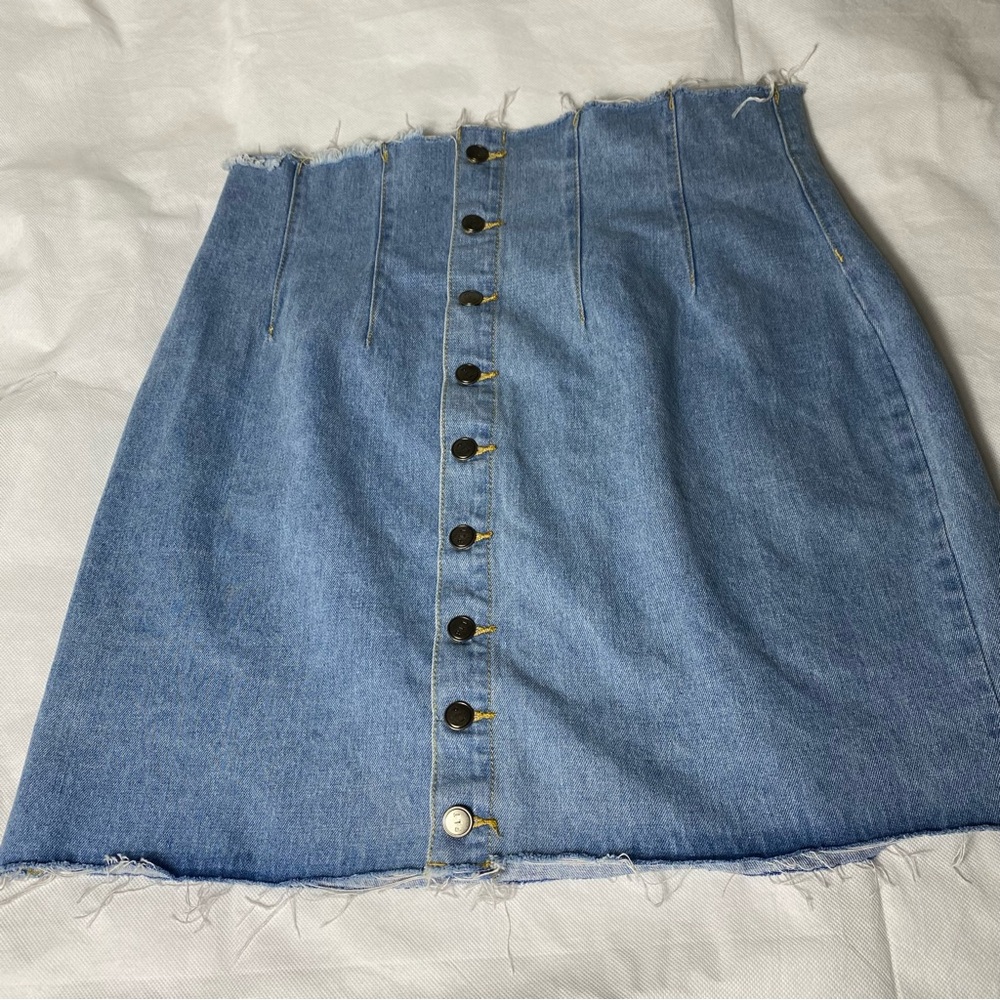 Pretty Little Thing Denim Button-Front Skirt